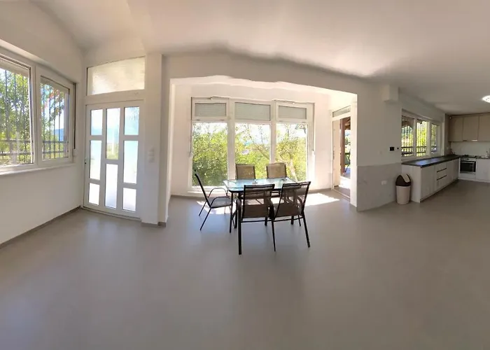 Al Qasr Luxury 别墅